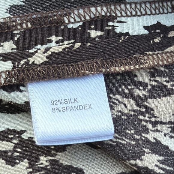 St. John silk leopard print tank top, size 4 - Picture 6 of 6